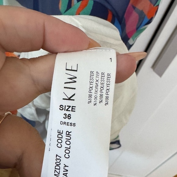 Kiwe lightweight dress size 36 or Small - Picture 9 of 9
